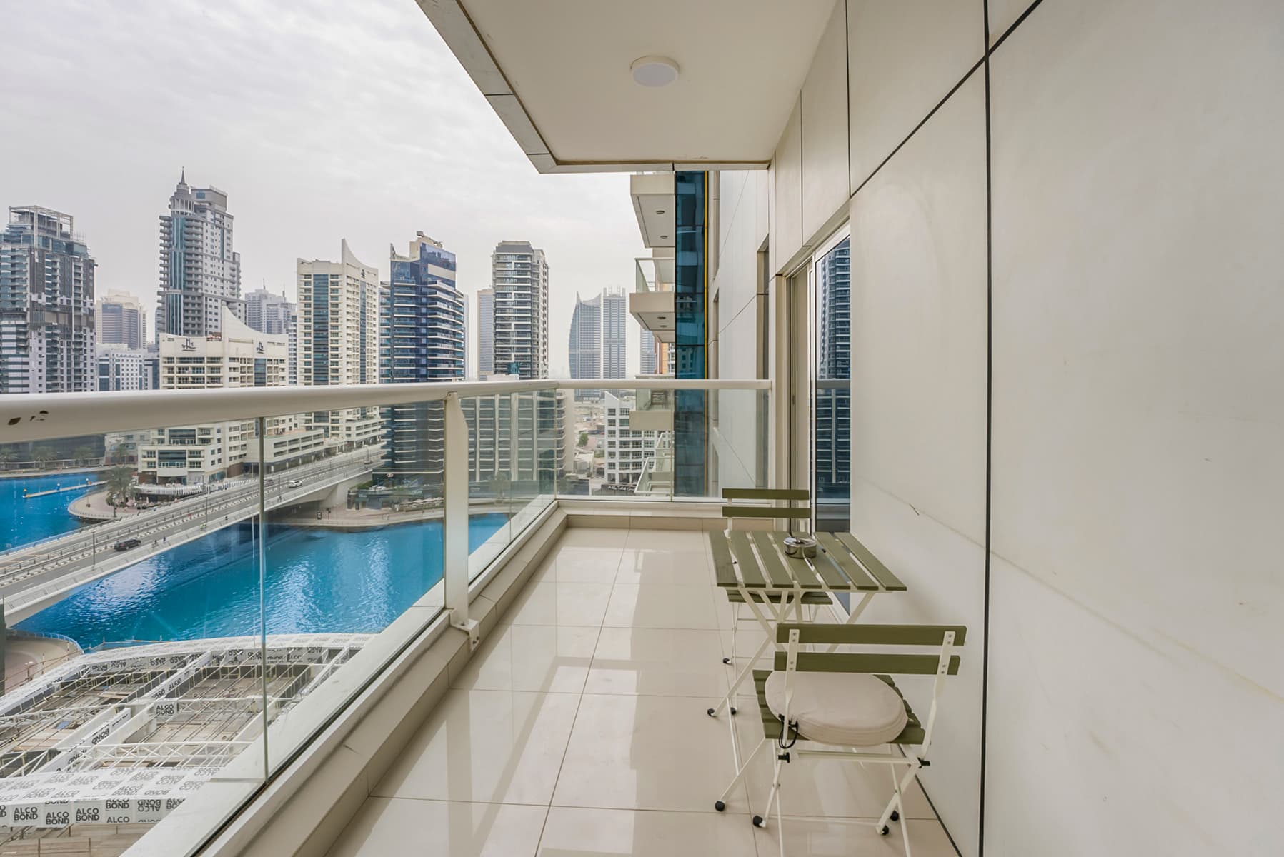 Fully Upgraded 2 Bedrooms Apartments in Ontario Tower